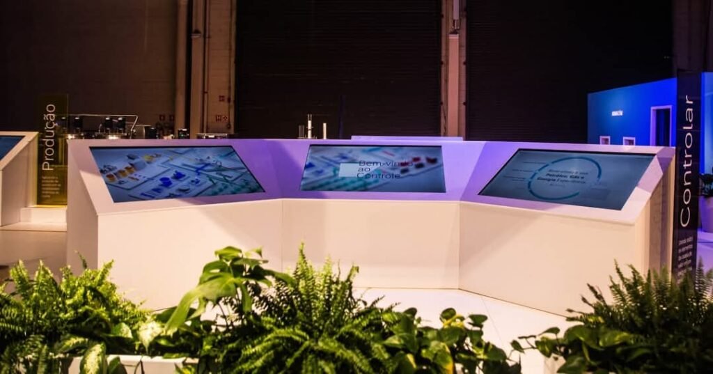 Aluguel de Painel de LED Indoor, Totem Digital Interativo e Holograma 3D para Feiras e Eventos em Fortaleza