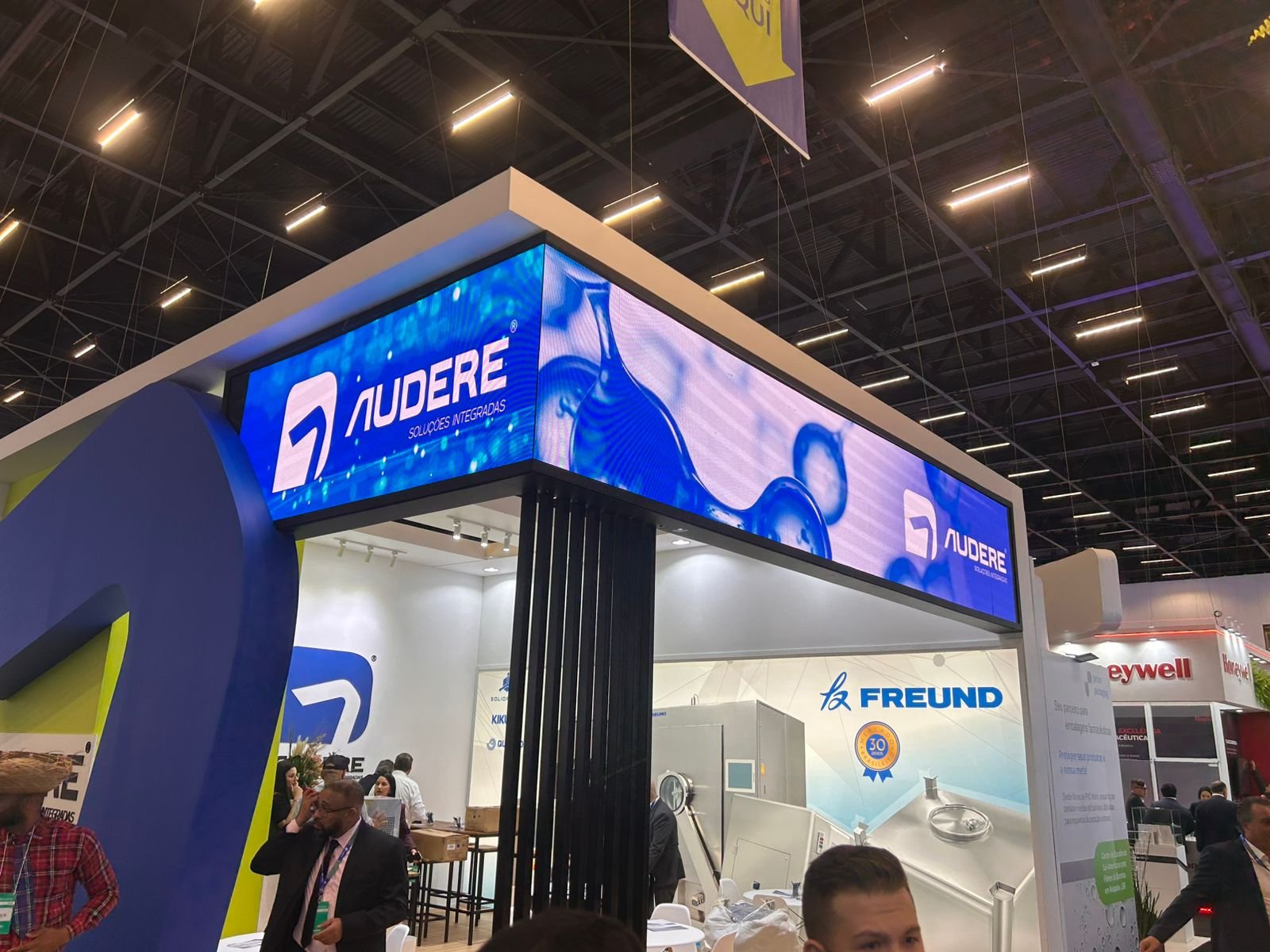 Aluguel de Painel de LED para Eventos, Totem Touch Screen e Holograma 3D para Feiras e Eventos em Fortaleza 2026